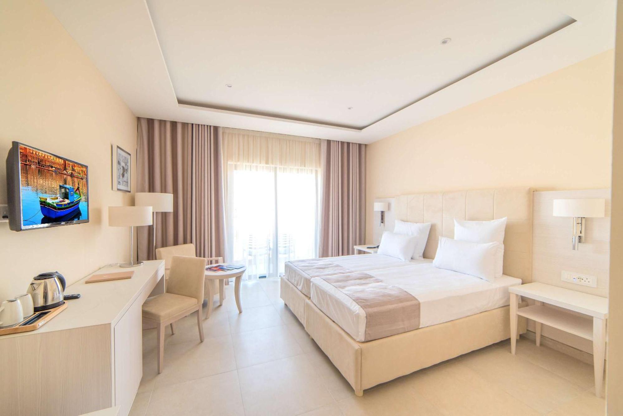 Deluxe Double or Twin Room Garden View